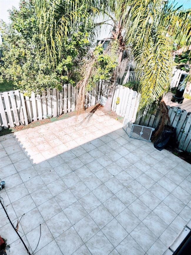 Building Photo - 793 NE 206th St