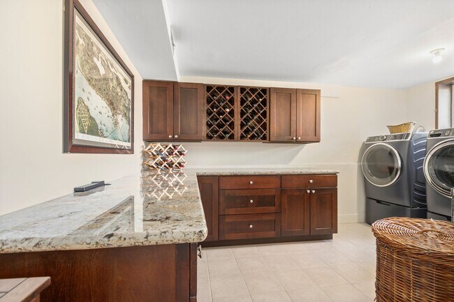 Building Photo - 4bd/2.75ba Seattle House