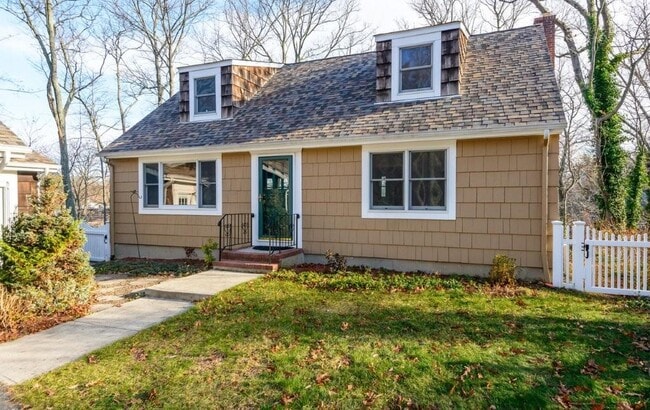 Building Photo - 20 Grove Pl