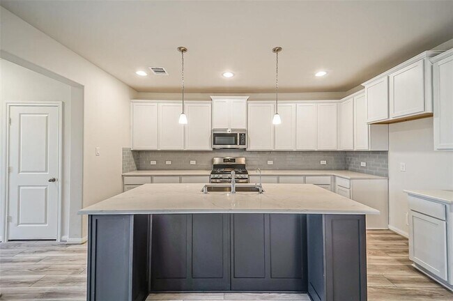 Building Photo - 2710 Bayrose Dr