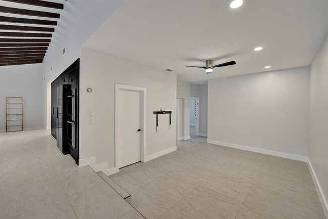 Building Photo - 3501 N Park Rd