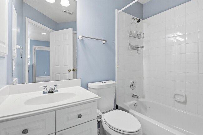 Building Photo - 201 Las Brisas St