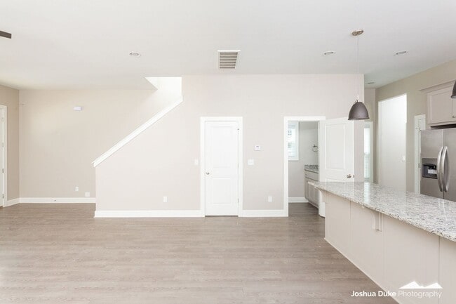 Building Photo - SHORT-TERM LEASE 4 Bedroom 4.5 Bathroom New Home!! Now offering 1st months rent paid. Avail now t...