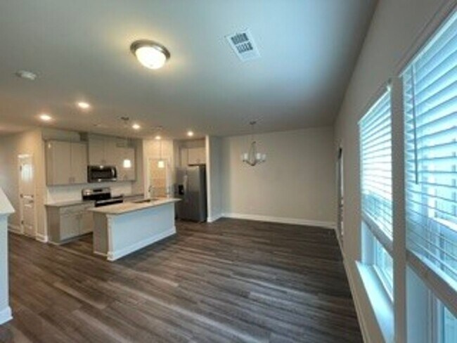 Building Photo - 4506 Skywood Ln