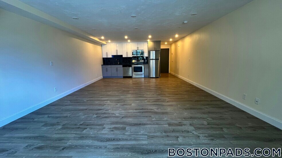 Building Photo - 1028a Commonwealth Ave