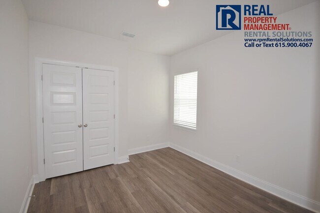 Building Photo - Gorgeous 4 bd home with attached garage! Neighborhood Pool!