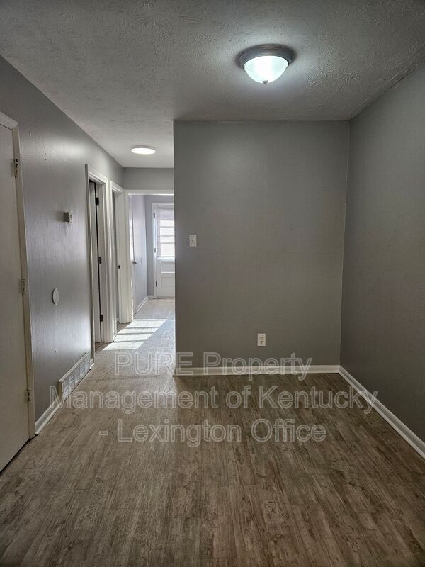 Building Photo - 3510 Lansdowne Dr