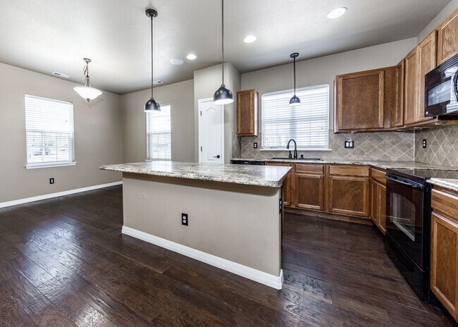 Building Photo - Westside 3 Bed Townhouse in Gold Hill Mesa