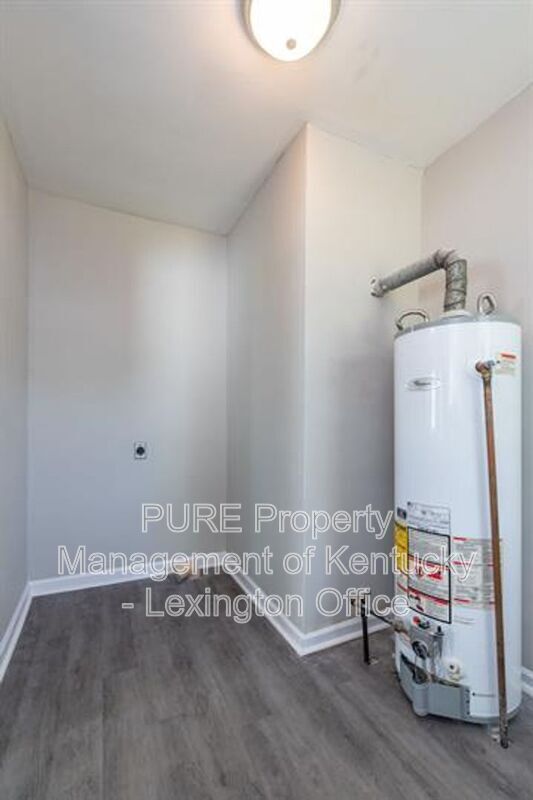 Building Photo - 817 Marcellus Dr