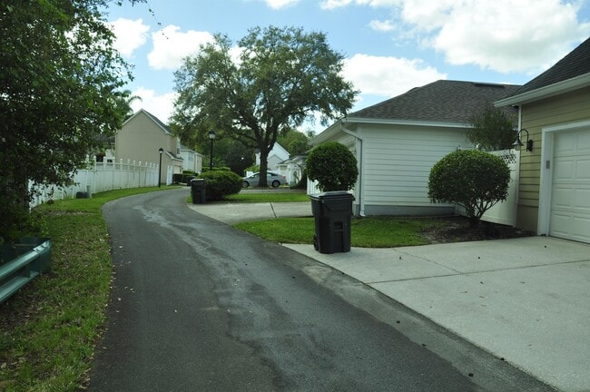 Building Photo - 607 Nadina Pl