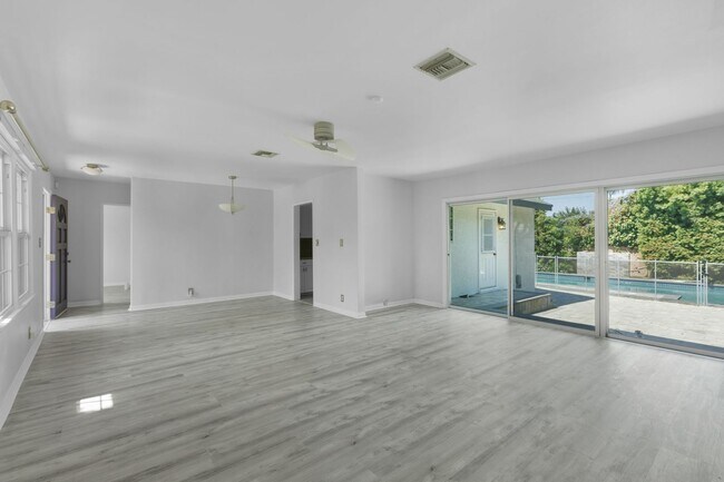 Building Photo - Beautiful 3-Bedroom Home with Pool in Tarzana!