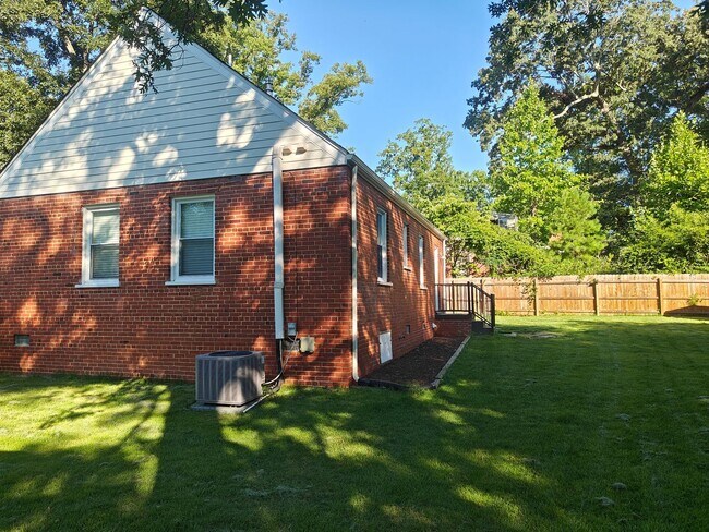 Building Photo - 3 bedroom home off of Parham Rd