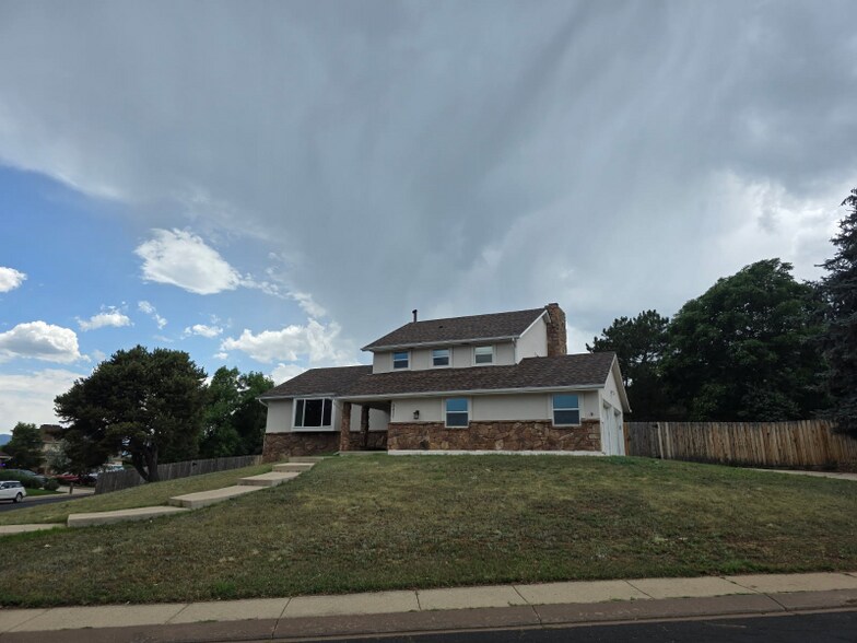 Building Photo - 2455 Stoneridge Dr