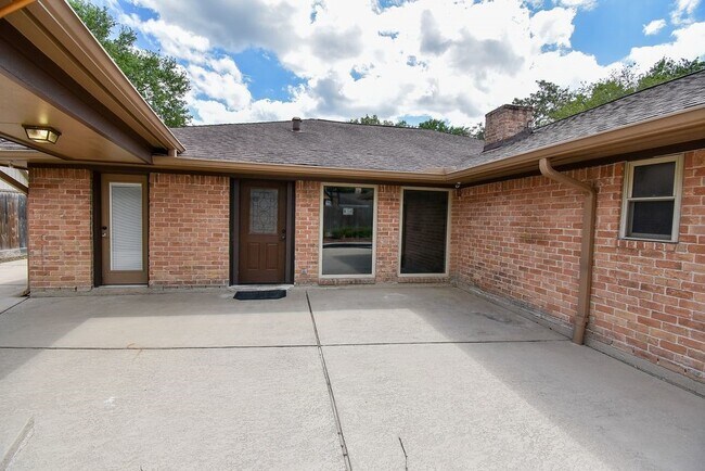 Building Photo - 21338 Park Villa Dr