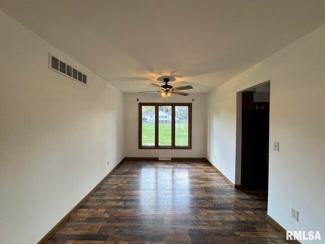 Building Photo - 3816 Ridgewood Dr