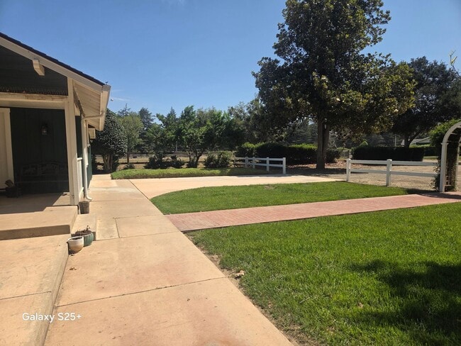 Building Photo - 750 E Hwy 246
