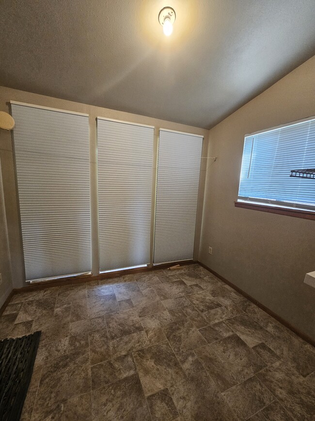 Building Photo - 7252 Co Rd 600