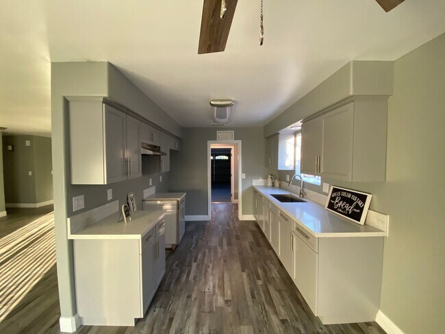 Building Photo - Gorgeous 3 BD 2 BA remodeled home availabl...