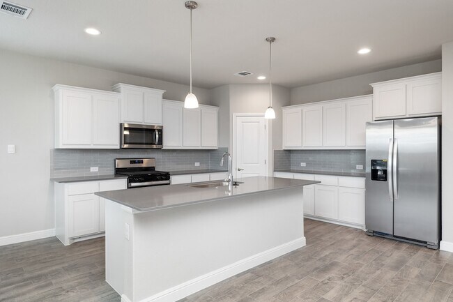 Building Photo - 155 Dogwood Ave