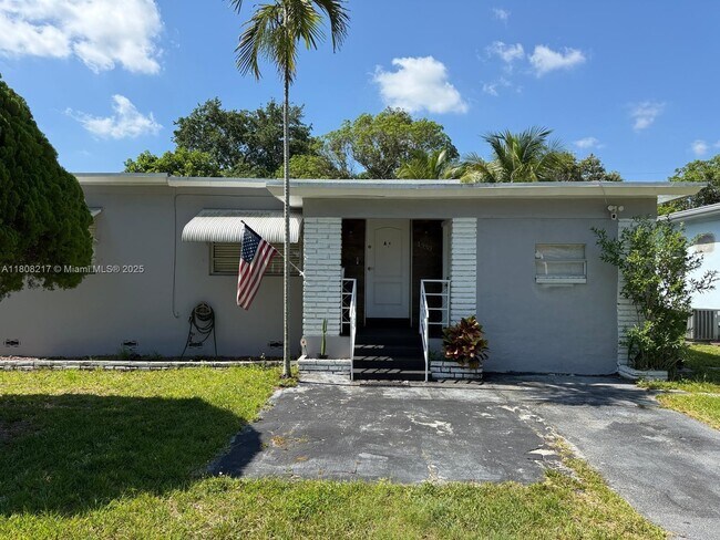 Primary Photo - 1330 NE 133rd St