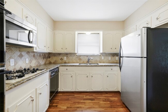 Building Photo - 4406 Rosebay Dr