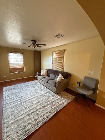 Building Photo - 2101 E Sunland Ave