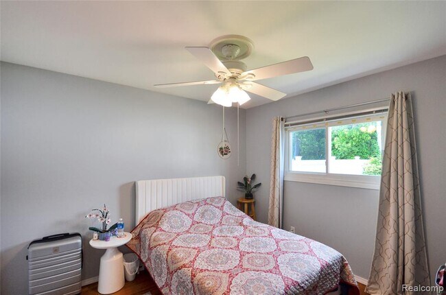 Building Photo - 37653 Longacre Dr