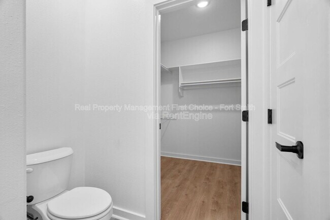 Building Photo - 8901 Cantera Dr