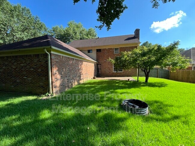 Building Photo - 7000 Loddon Cove
