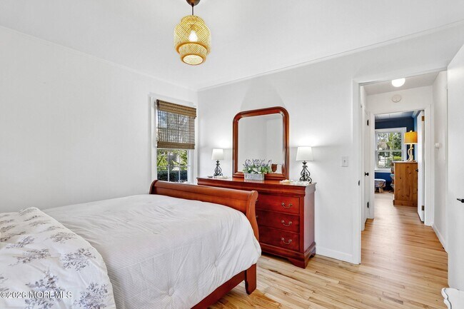 Building Photo - 1850 Fernwood Rd