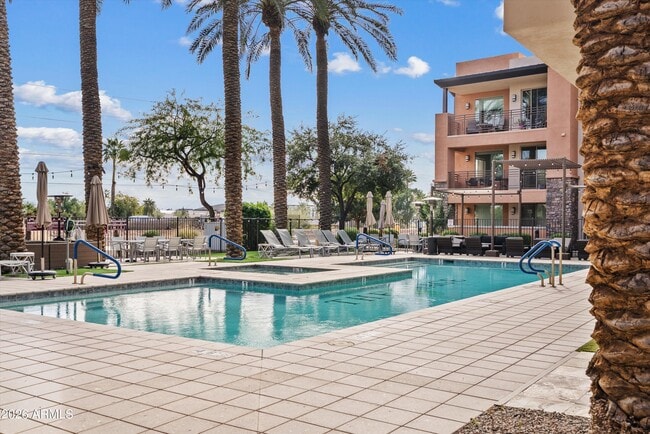 Building Photo - 4805 N Woodmere Fairway