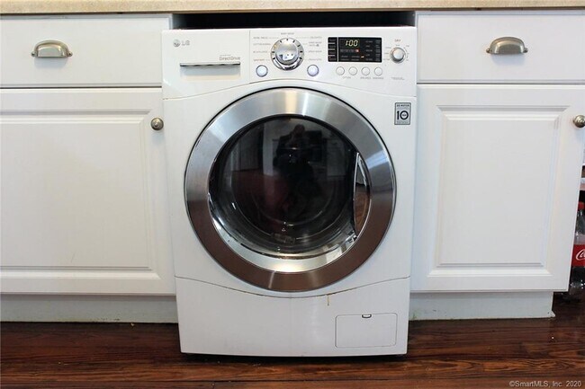 Building Photo - 13 E Walnut St