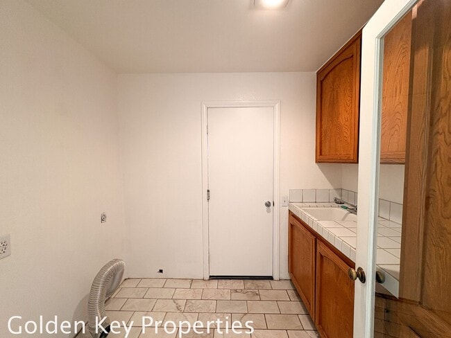 Building Photo - Welcome to this stunning 4-bedroom, 3-bathroom home located in the desirable La Costa neighborhoo...