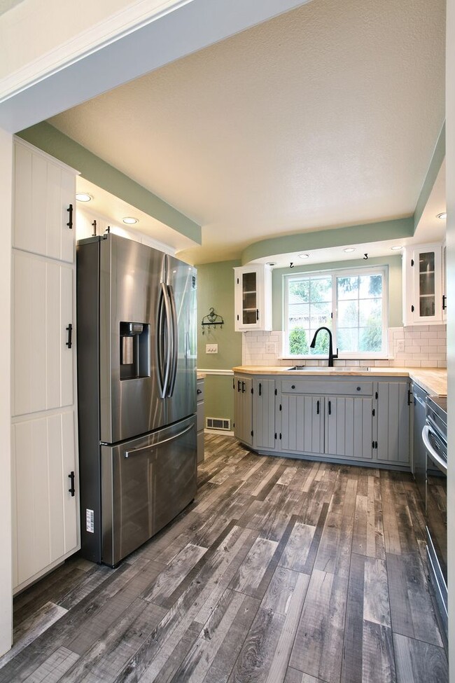 Building Photo - Beautiful Home in Gleneagle Neighborhood