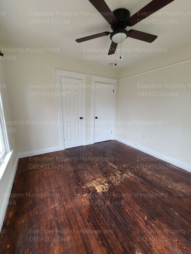 Building Photo - 3 bedroom/ 2 bathroom house located in East Bakersfield near a hospital and an elementary school.