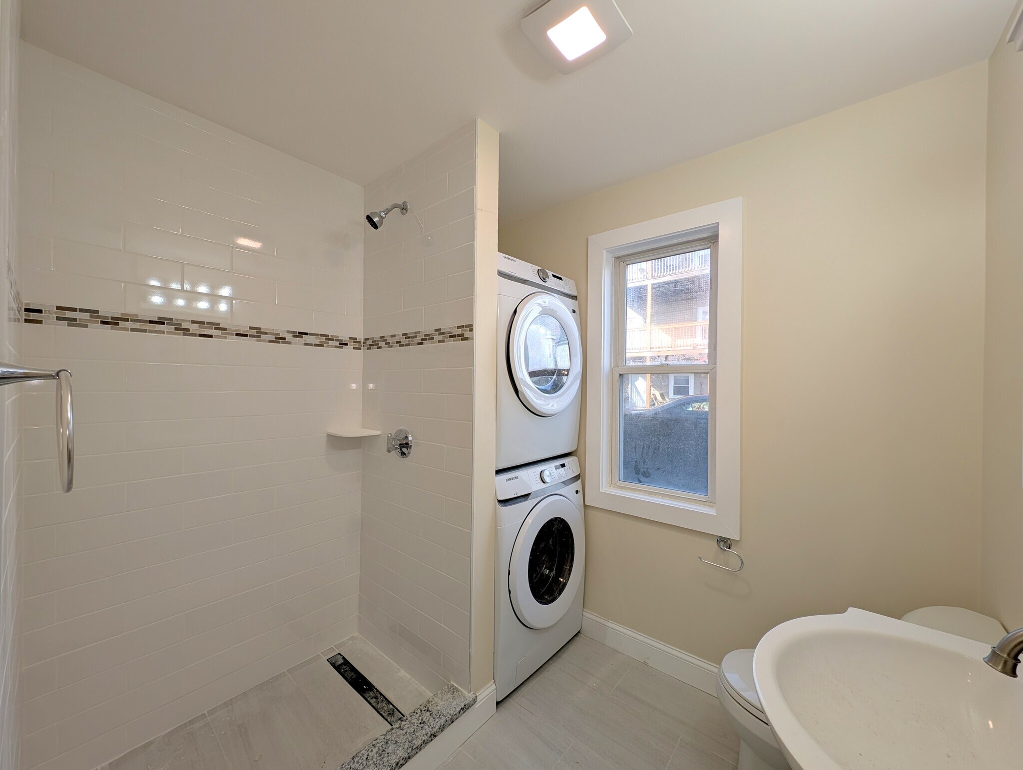 Building Photo - 5 Lowell Cir