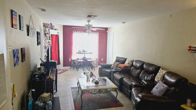 Primary Photo - 4BR/4BA condo very close to the University...