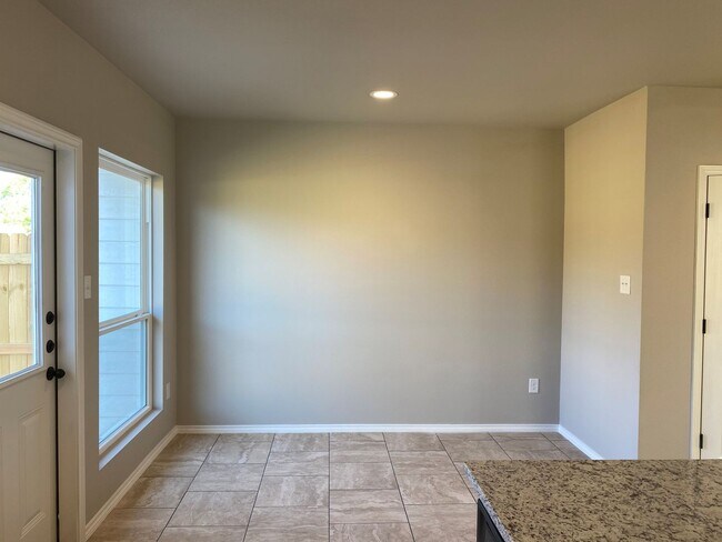 Building Photo - Welcome home to 4110 Swan's Landing #401!