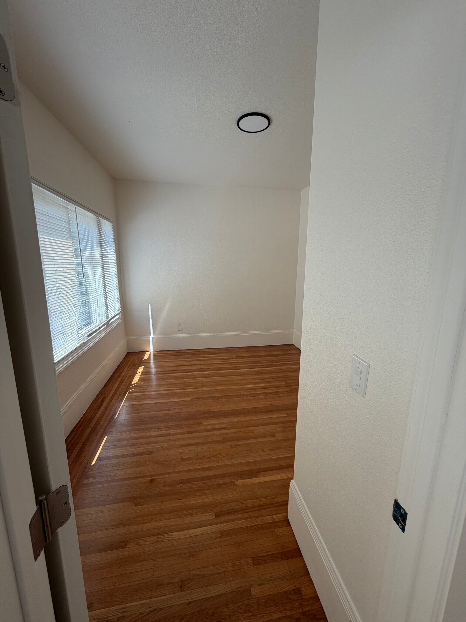 Building Photo - 495 Elwood Ave