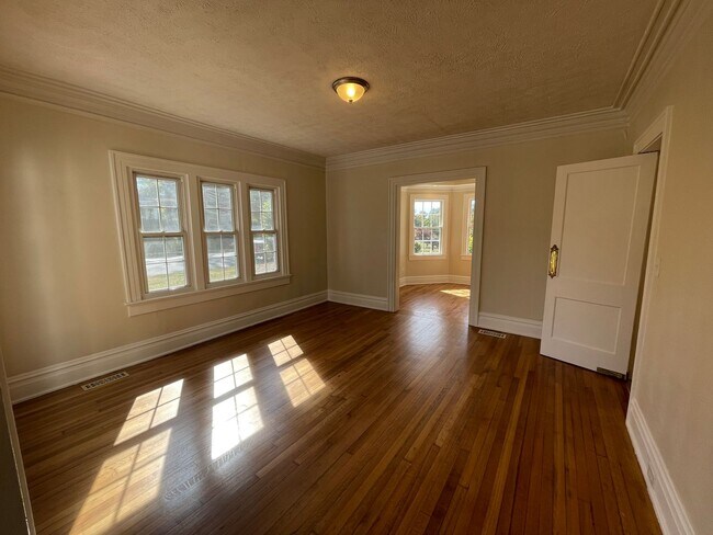 Building Photo - Updated 3/2 House in Old East Rome $1,895