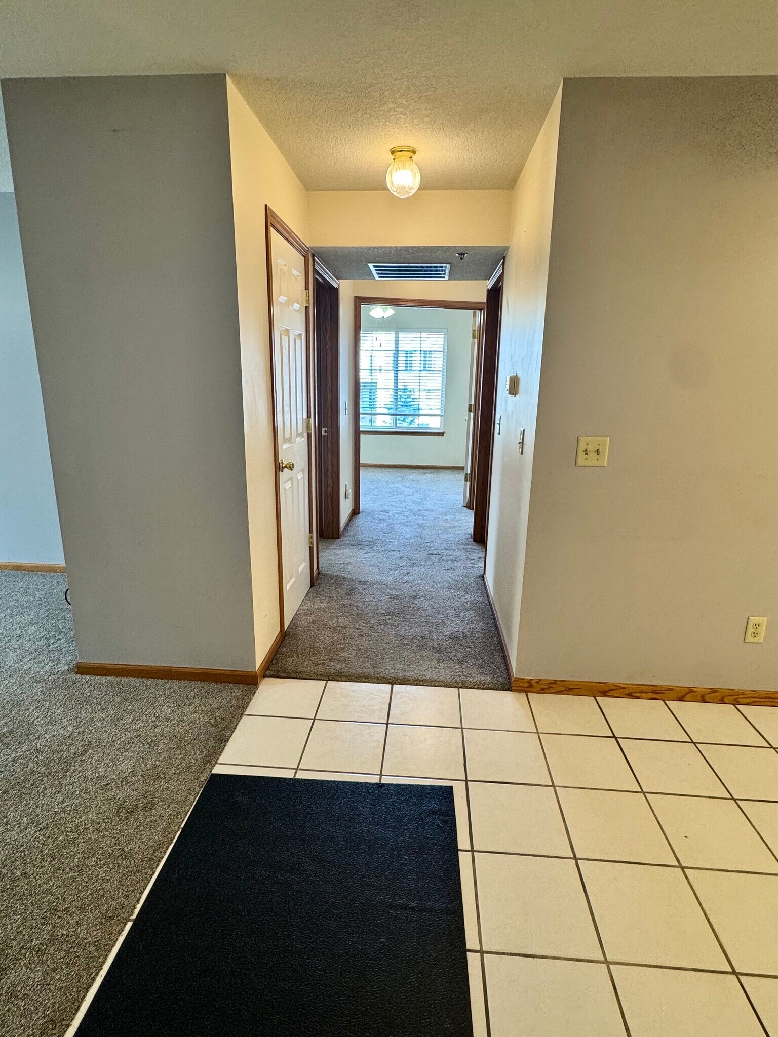 Building Photo - 3031 Holiday Ct