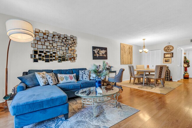 Building Photo - 1904 S Ocean Dr