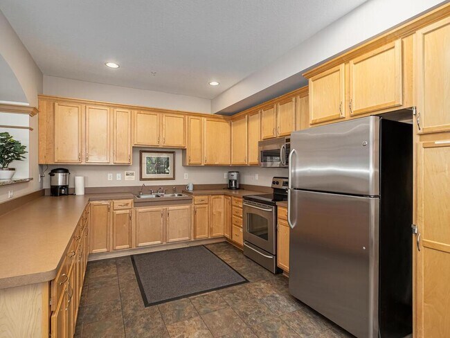 Building Photo - 3600 Wooddale Ave S