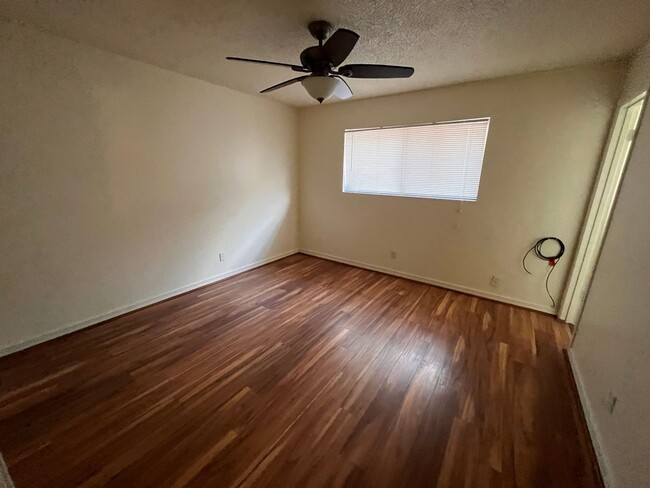 Building Photo - Pet Friendly property!