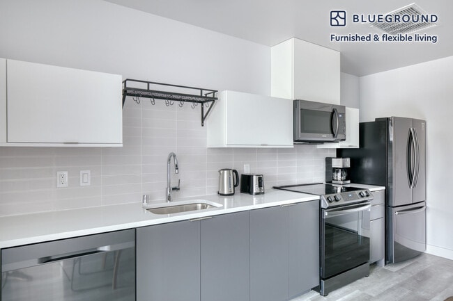 Building Photo - 700 N Spaulding Ave