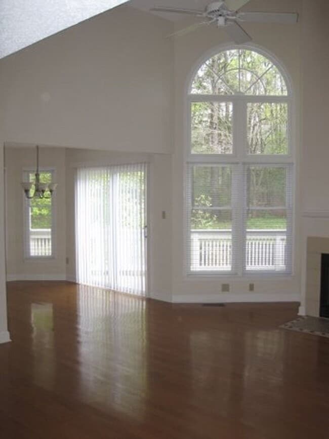 Building Photo - Live in Desirable Kirkwood in the heart of Chapel Hill!