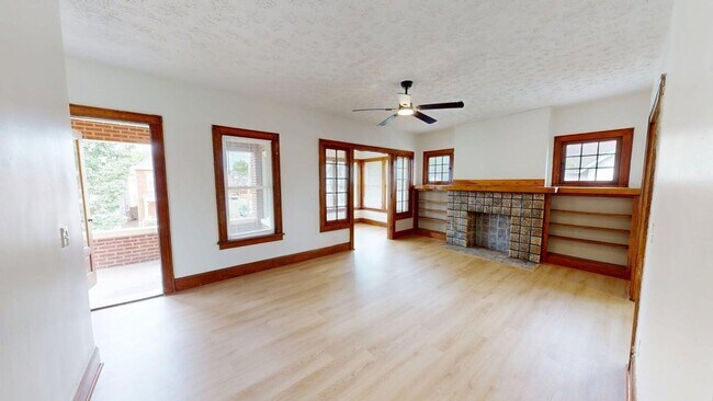 Building Photo - 978 1/2 Linwood Ave