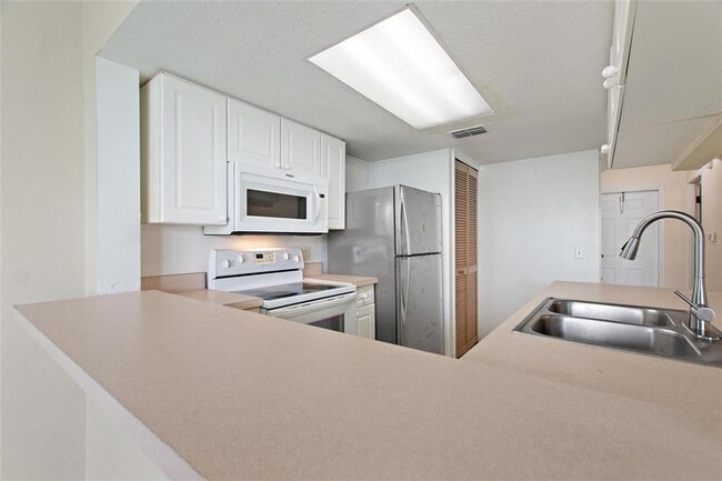 Building Photo - 110 Coco Plum Dr