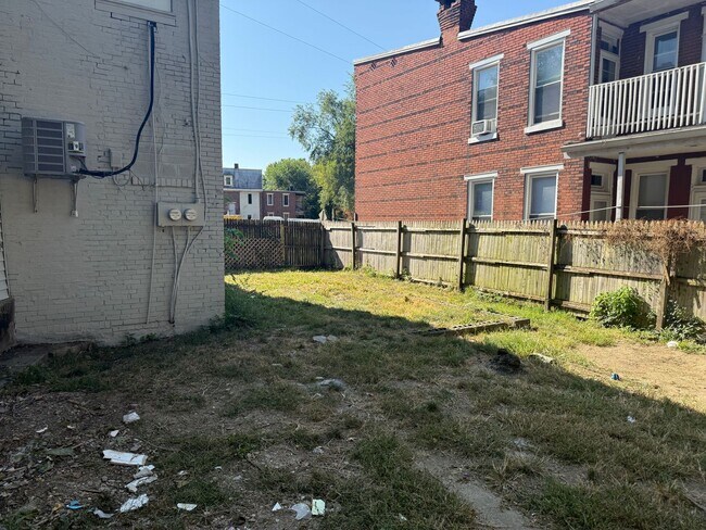Building Photo - 1740-1742 Walnut St