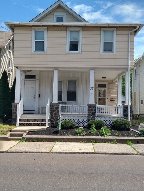 Building Photo - 37 N Hellertown Ave